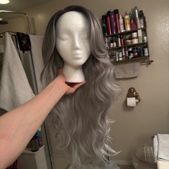 Elegant Gray Ombre Synthetic Wig - Picture 6 of 9